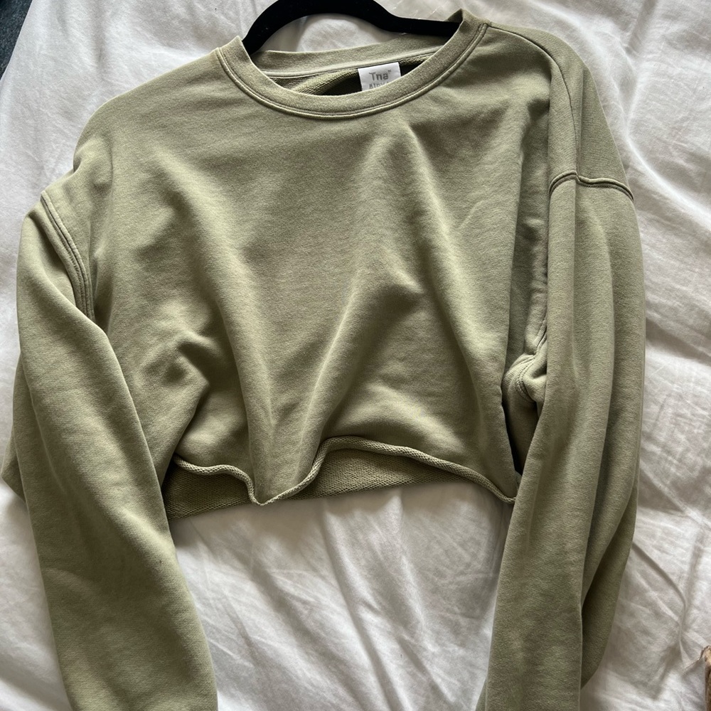 aritzia tna airy af cropped long sleeve